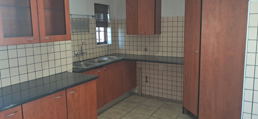 To Let 3 Bedroom Property for Rent in Monument Gauteng