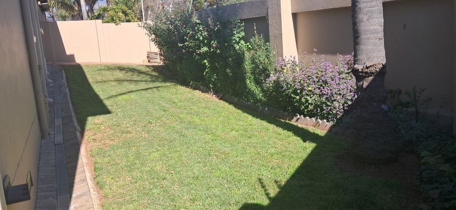 To Let 3 Bedroom Property for Rent in Monument Gauteng