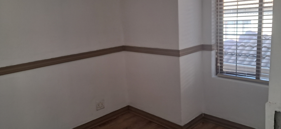 To Let 3 Bedroom Property for Rent in Monument Gauteng