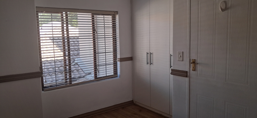 To Let 3 Bedroom Property for Rent in Monument Gauteng