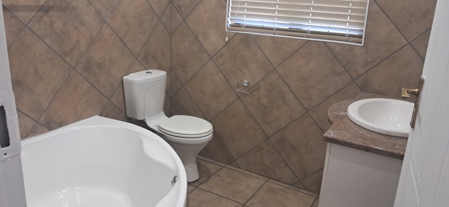 To Let 3 Bedroom Property for Rent in Monument Gauteng
