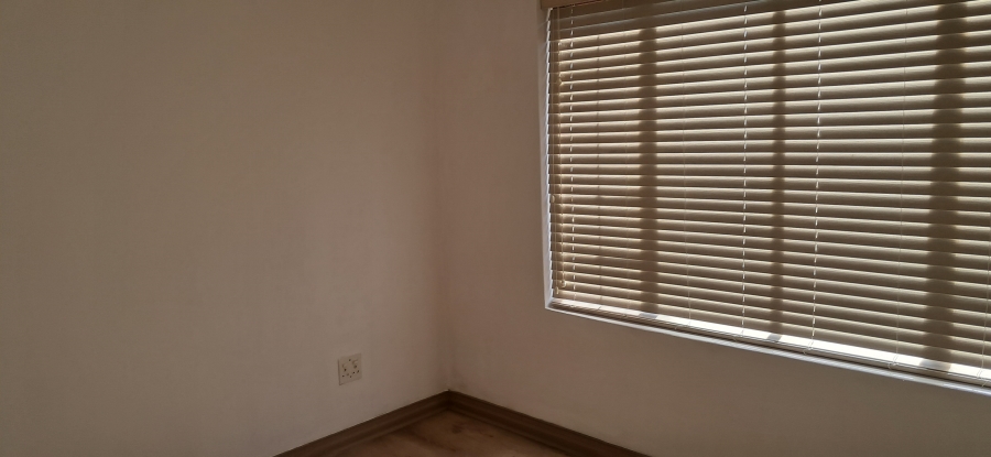 To Let 3 Bedroom Property for Rent in Monument Gauteng