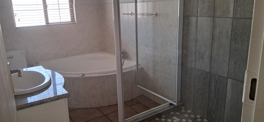 To Let 3 Bedroom Property for Rent in Monument Gauteng
