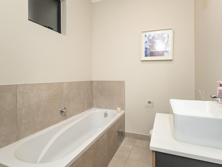 2 Bedroom Property for Sale in Noordwyk Gauteng