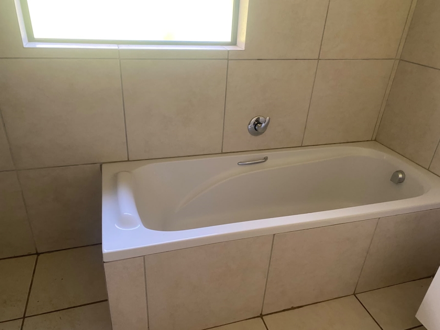 To Let 2 Bedroom Property for Rent in Chartwell Gauteng