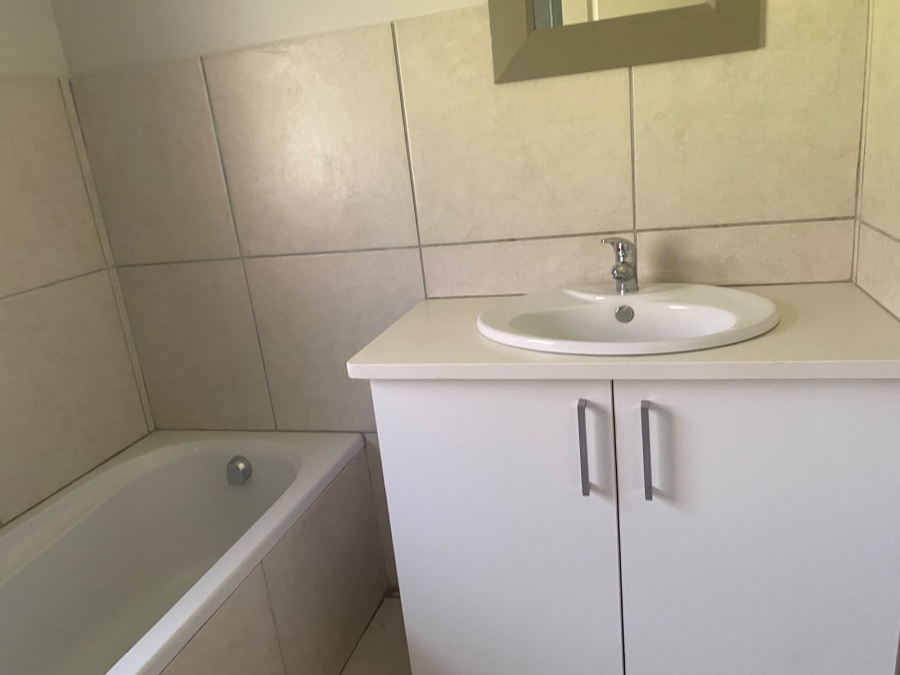 To Let 2 Bedroom Property for Rent in Chartwell Gauteng