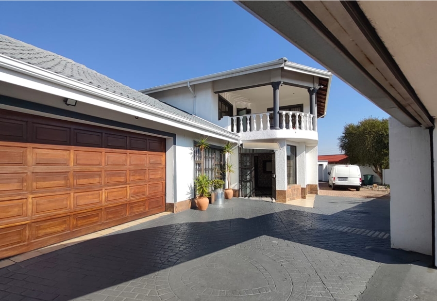 4 Bedroom Property for Sale in Brackendowns Gauteng