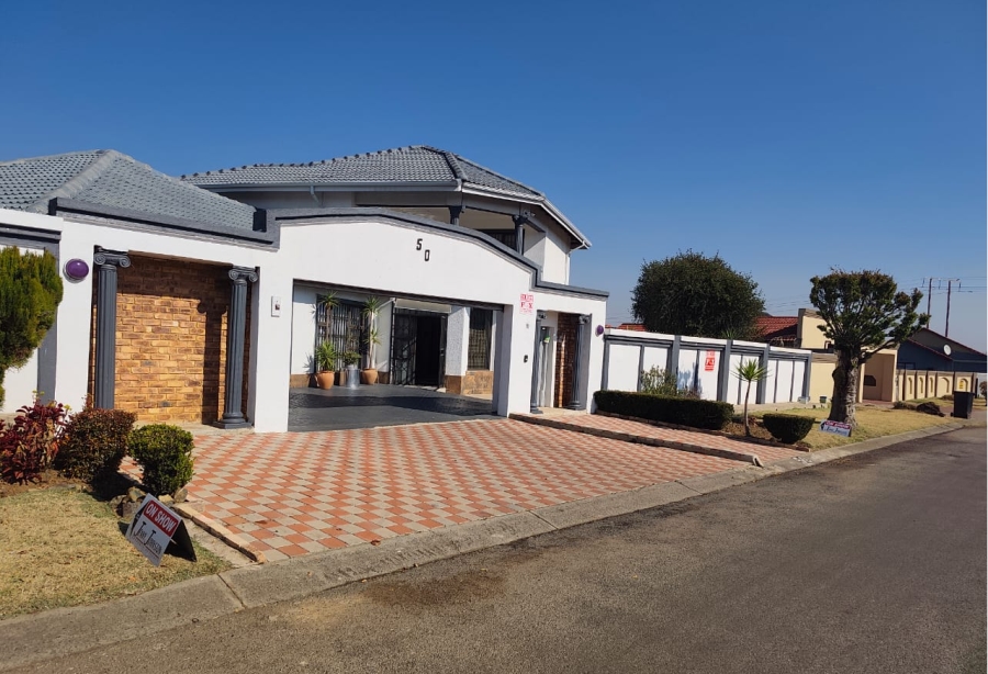 4 Bedroom Property for Sale in Brackendowns Gauteng