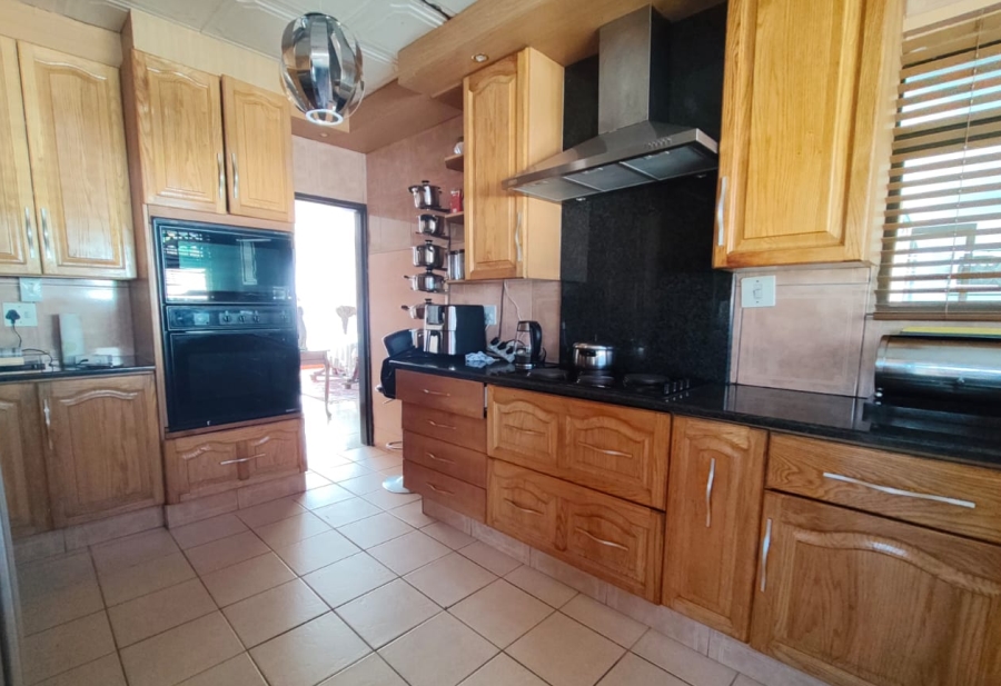 4 Bedroom Property for Sale in Brackendowns Gauteng