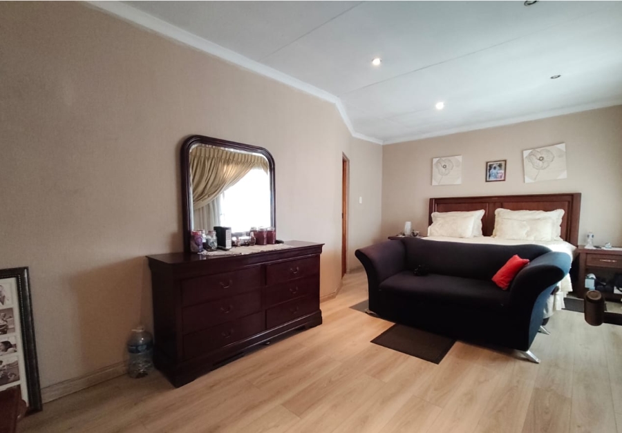 4 Bedroom Property for Sale in Brackendowns Gauteng