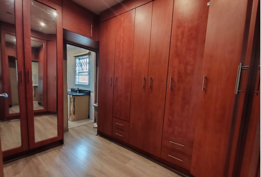 4 Bedroom Property for Sale in Brackendowns Gauteng