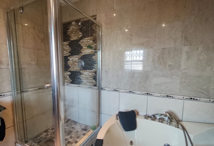 4 Bedroom Property for Sale in Brackendowns Gauteng