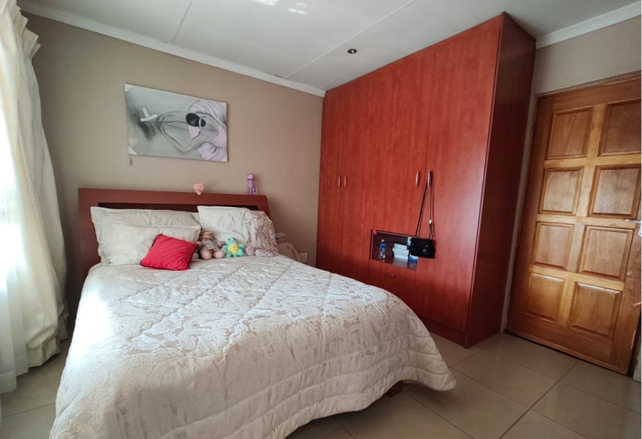 4 Bedroom Property for Sale in Brackendowns Gauteng