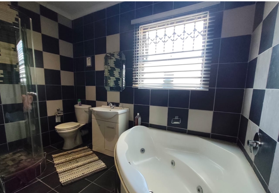 4 Bedroom Property for Sale in Brackendowns Gauteng