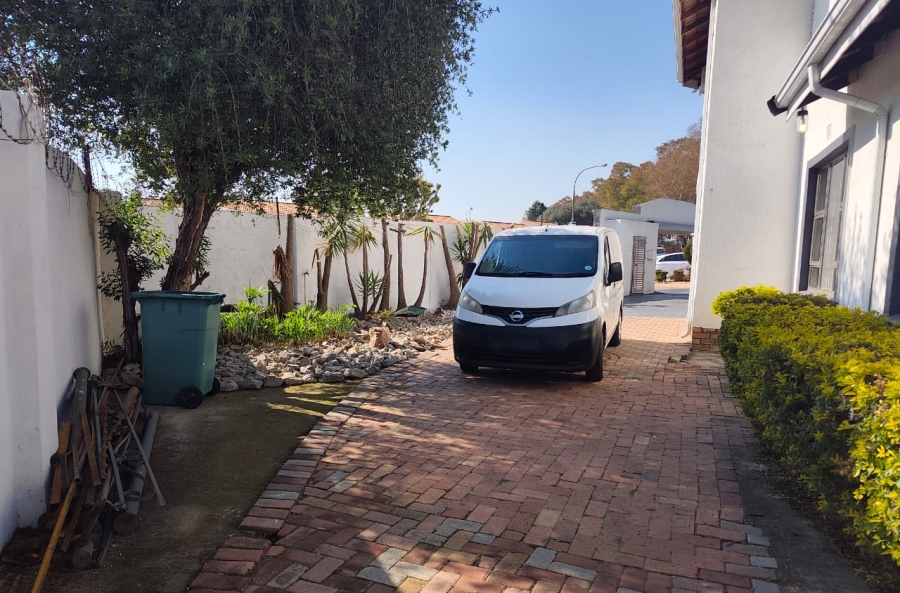 4 Bedroom Property for Sale in Brackendowns Gauteng