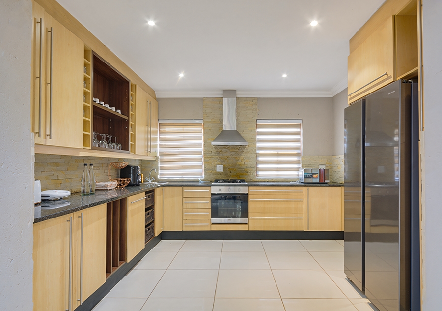 To Let 4 Bedroom Property for Rent in Broadacres Gauteng