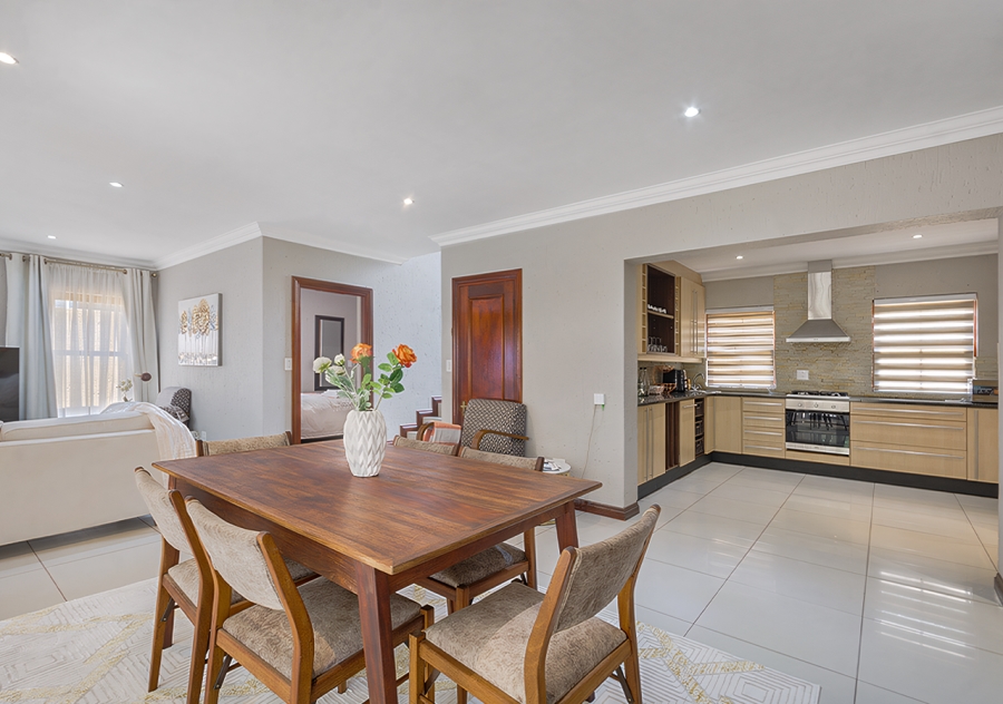 To Let 4 Bedroom Property for Rent in Broadacres Gauteng