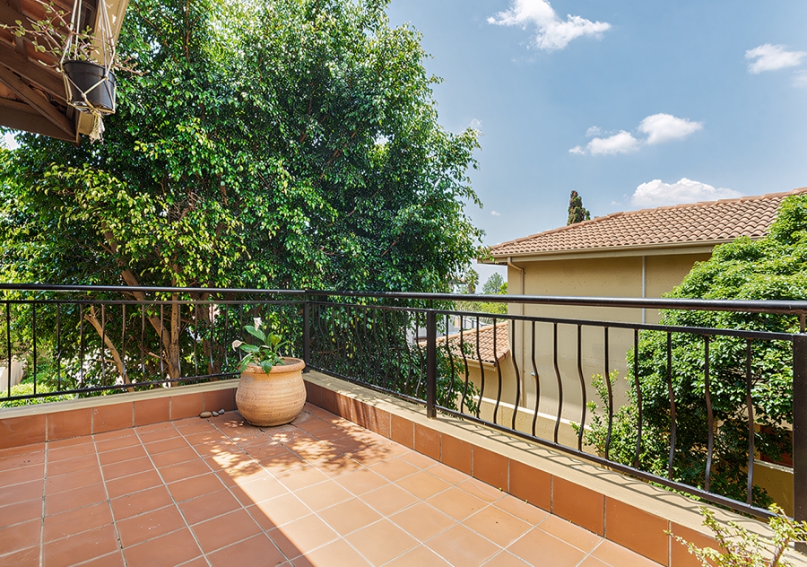 To Let 4 Bedroom Property for Rent in Broadacres Gauteng