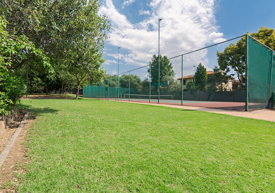 To Let 4 Bedroom Property for Rent in Broadacres Gauteng