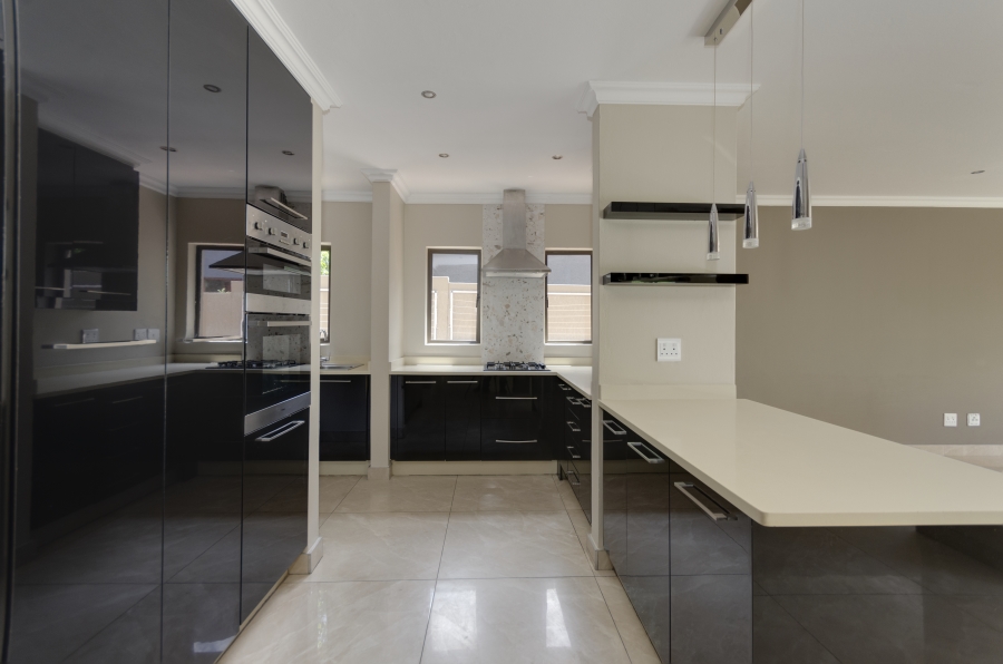 To Let 4 Bedroom Property for Rent in Fourways Gauteng