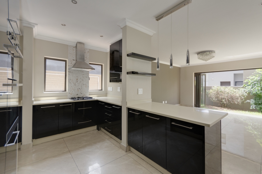 To Let 4 Bedroom Property for Rent in Fourways Gauteng