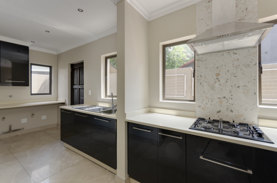 To Let 4 Bedroom Property for Rent in Fourways Gauteng