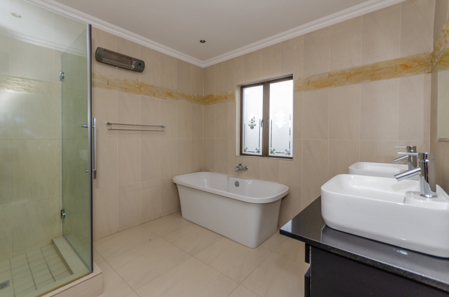 To Let 4 Bedroom Property for Rent in Fourways Gauteng
