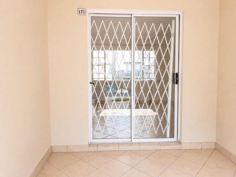 To Let 2 Bedroom Property for Rent in North Riding Gauteng