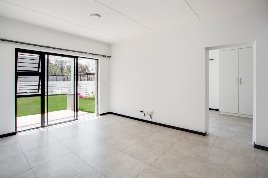 To Let 2 Bedroom Property for Rent in Broadacres Gauteng