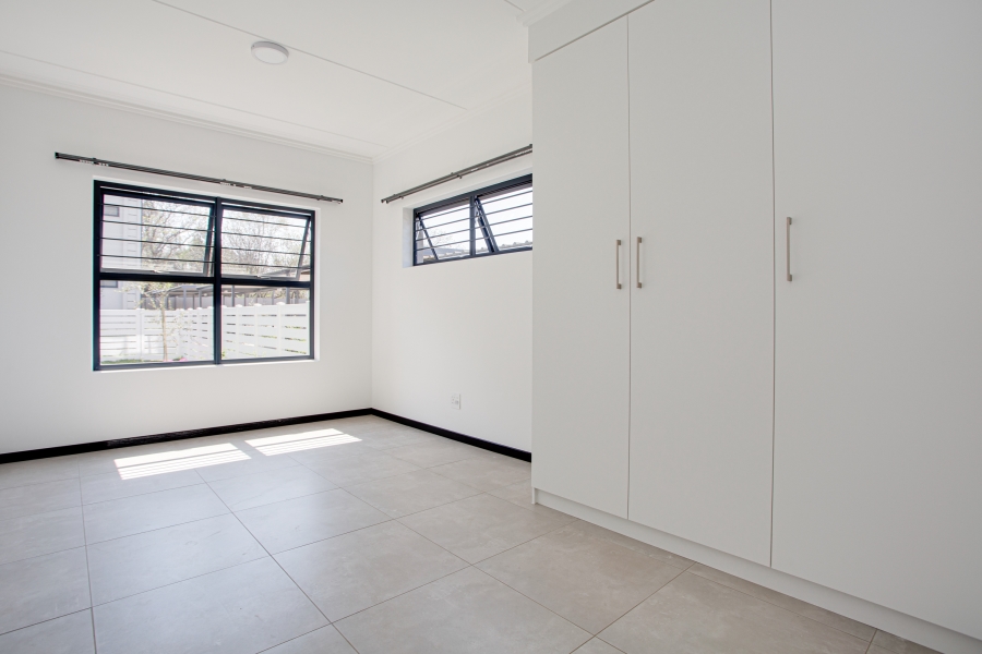 To Let 2 Bedroom Property for Rent in Broadacres Gauteng