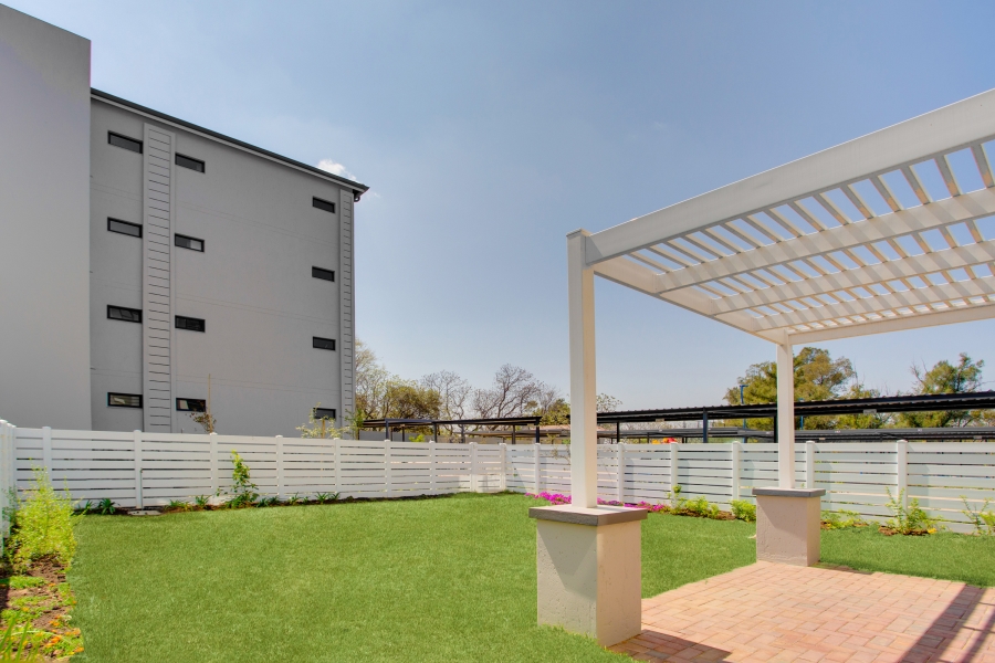 To Let 2 Bedroom Property for Rent in Broadacres Gauteng