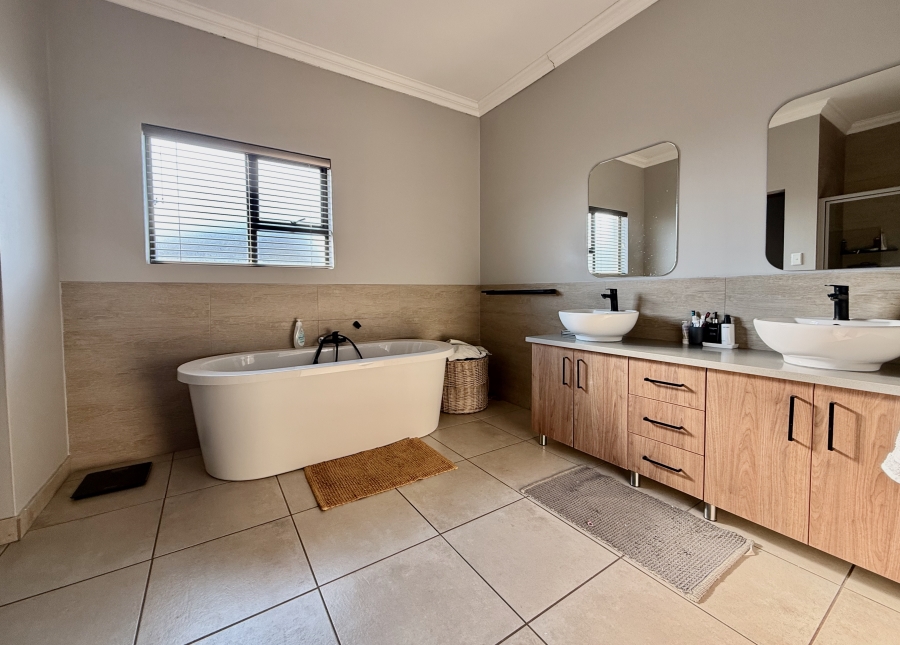 4 Bedroom Property for Sale in Newmark Estate Gauteng