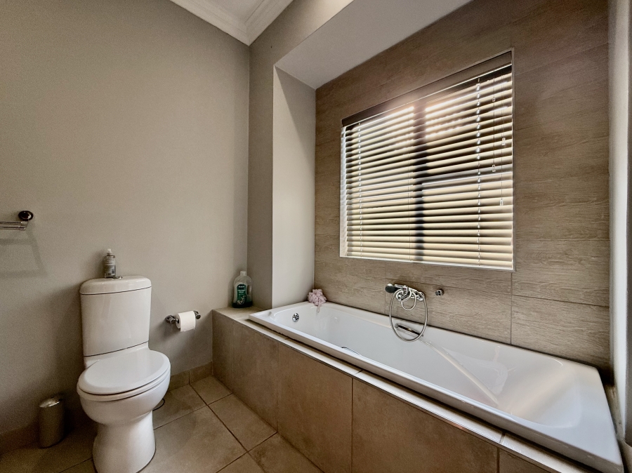 4 Bedroom Property for Sale in Newmark Estate Gauteng