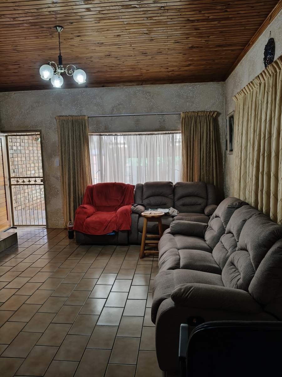 4 Bedroom Property for Sale in Suideroord Gauteng