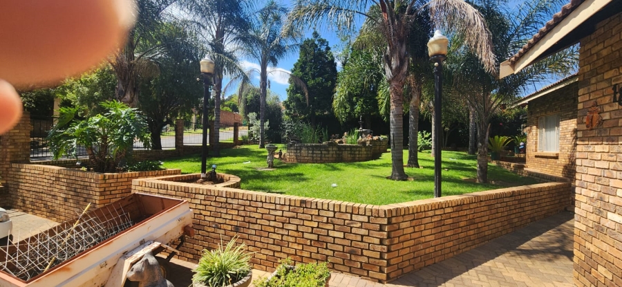 4 Bedroom Property for Sale in Suideroord Gauteng