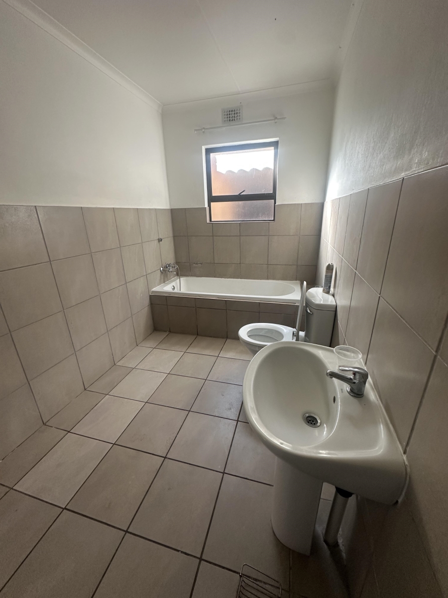 3 Bedroom Property for Sale in Albertsdal Gauteng
