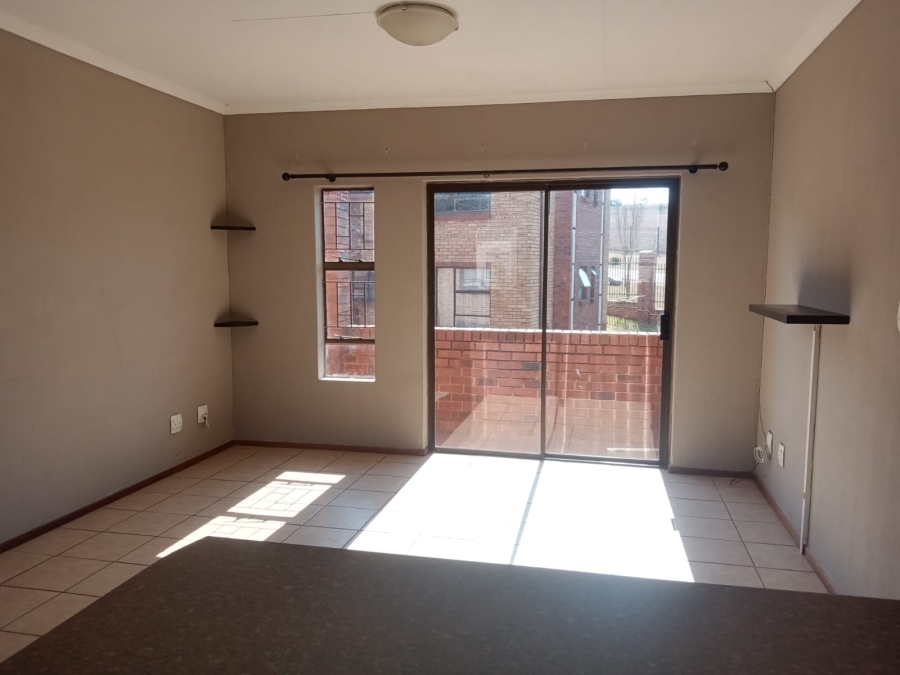 To Let 2 Bedroom Property for Rent in Sugar Bush Estate Gauteng