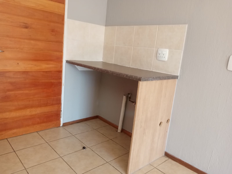 To Let 2 Bedroom Property for Rent in Sugar Bush Estate Gauteng