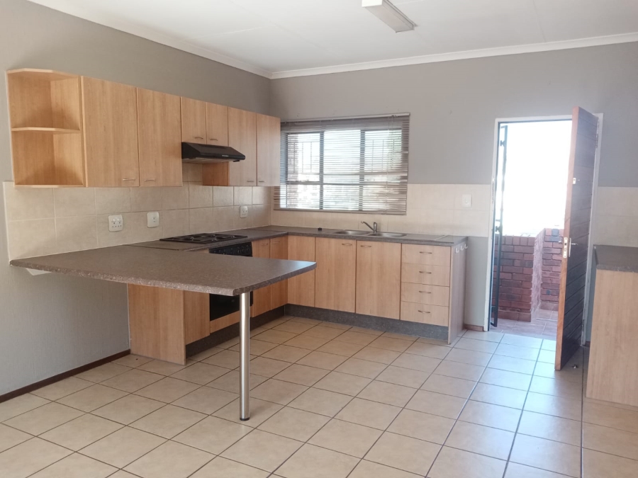 To Let 2 Bedroom Property for Rent in Sugar Bush Estate Gauteng