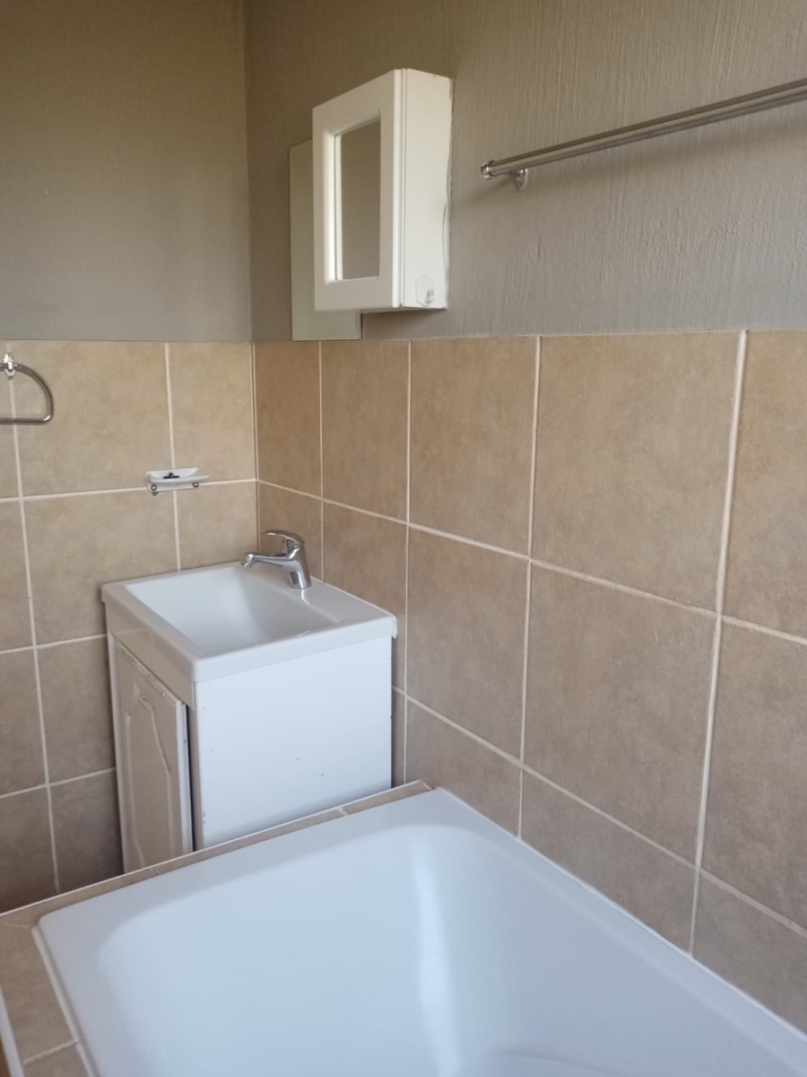 To Let 2 Bedroom Property for Rent in Sugar Bush Estate Gauteng