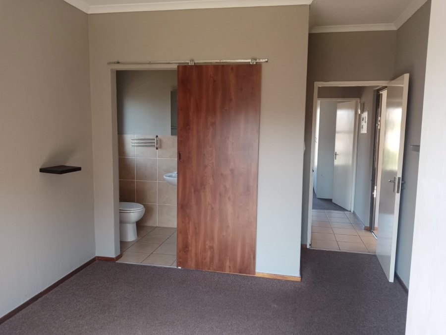 To Let 2 Bedroom Property for Rent in Sugar Bush Estate Gauteng
