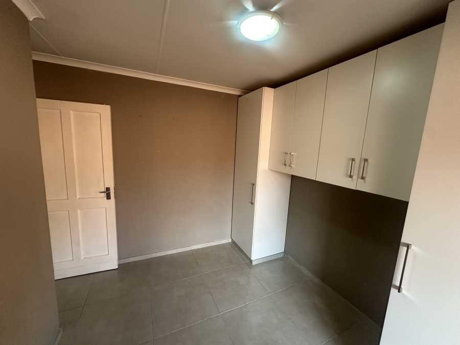 2 Bedroom Property for Sale in Helderkruin Gauteng