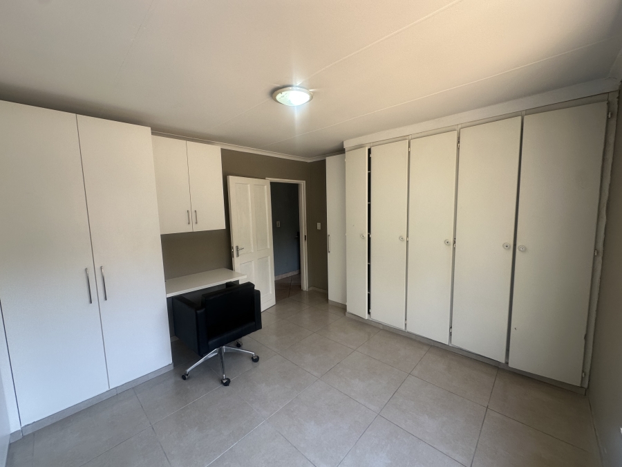 2 Bedroom Property for Sale in Helderkruin Gauteng