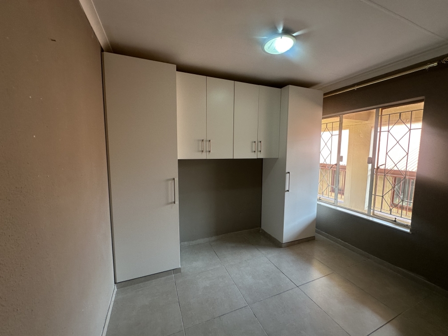 2 Bedroom Property for Sale in Helderkruin Gauteng