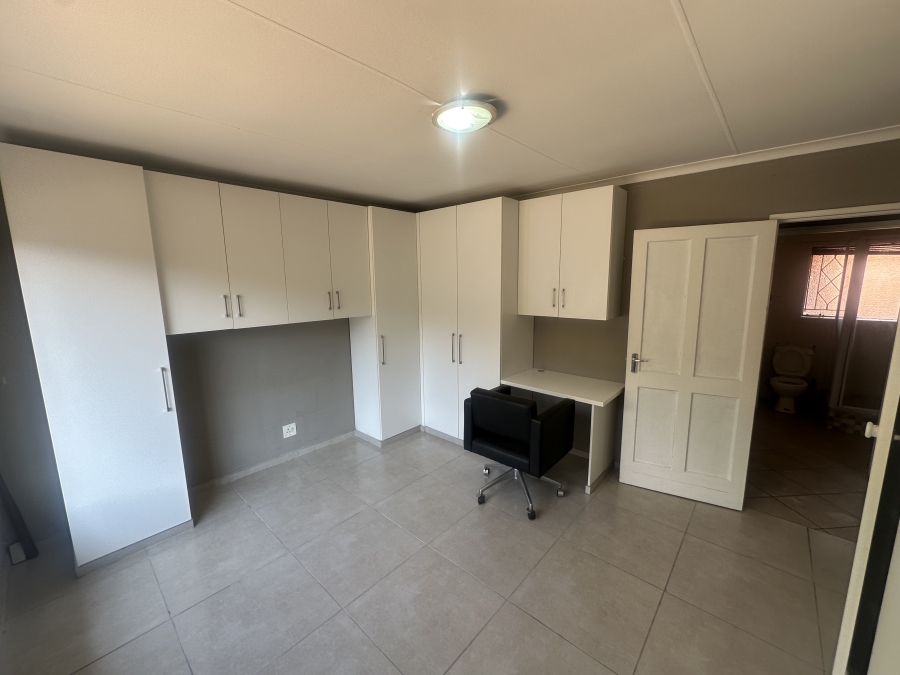 2 Bedroom Property for Sale in Helderkruin Gauteng