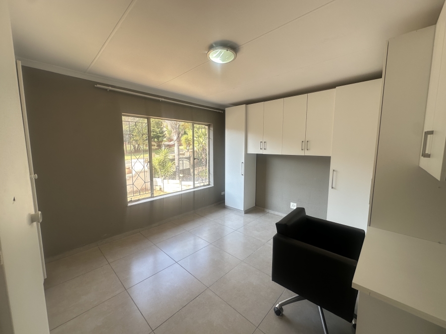 2 Bedroom Property for Sale in Helderkruin Gauteng