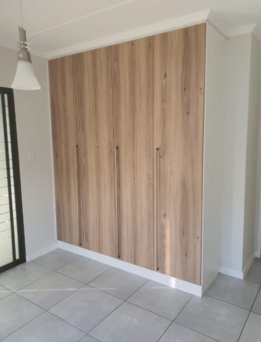 To Let 1 Bedroom Property for Rent in Crowthorne AH Gauteng