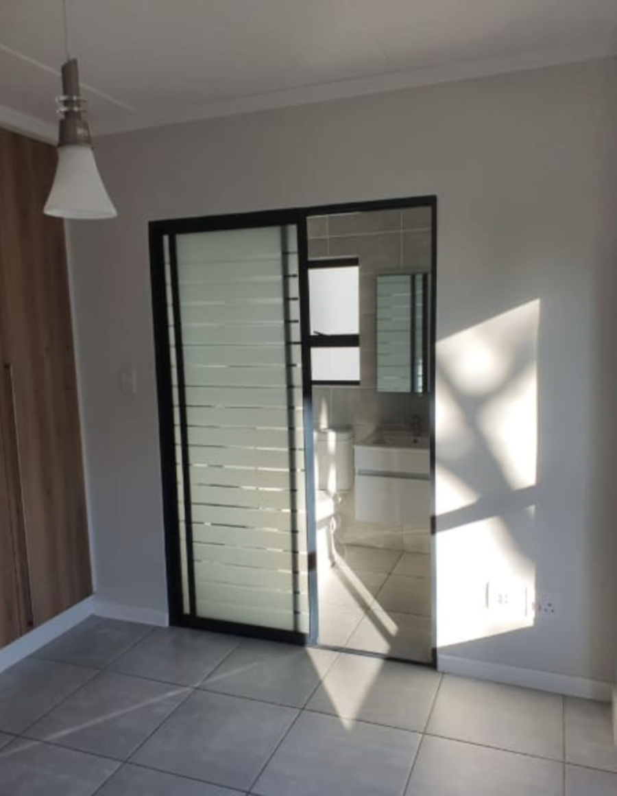 To Let 1 Bedroom Property for Rent in Crowthorne AH Gauteng