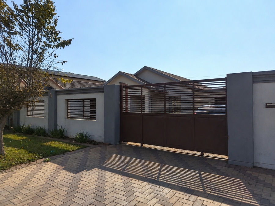 3 Bedroom Property for Sale in Ormonde View Gauteng
