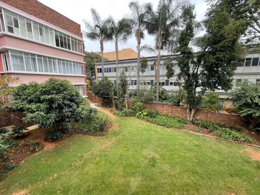To Let 1 Bedroom Property for Rent in Rosebank Gauteng